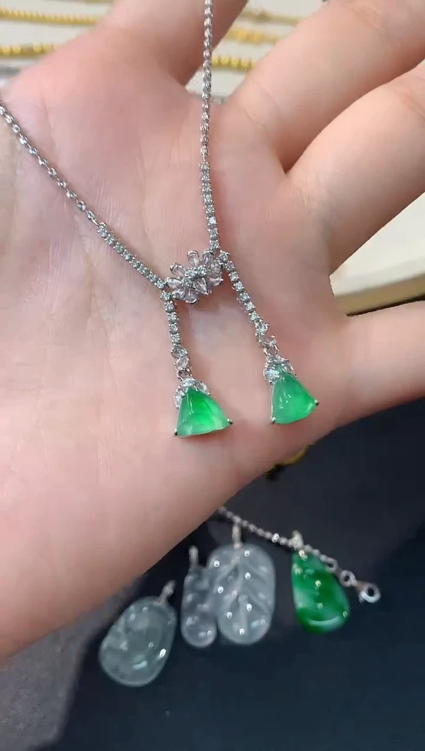 吊坠(不含链)18K金镶嵌翡翠W137|21800