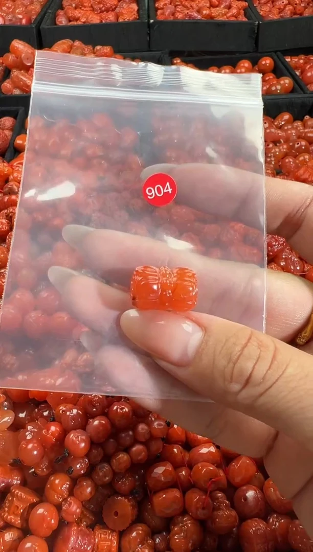 颈饰未镶嵌南红玛瑙1