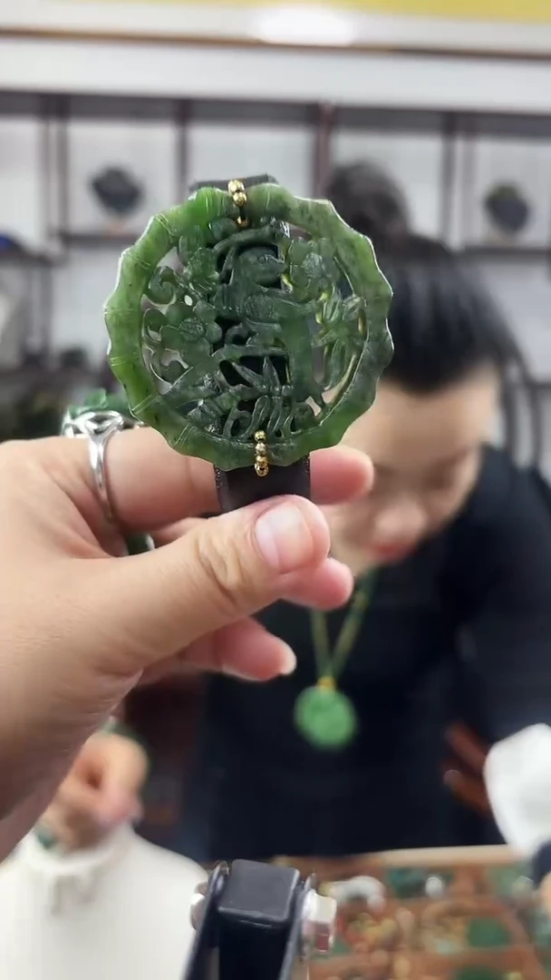 颈饰未镶嵌和田玉无售后