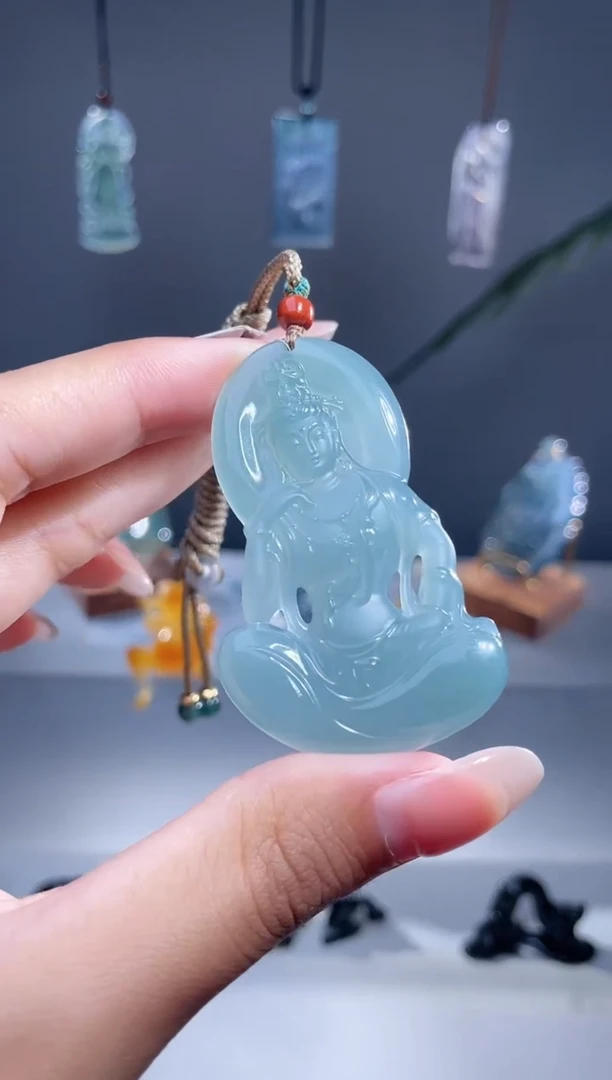 翡翠未镶嵌颈饰观音