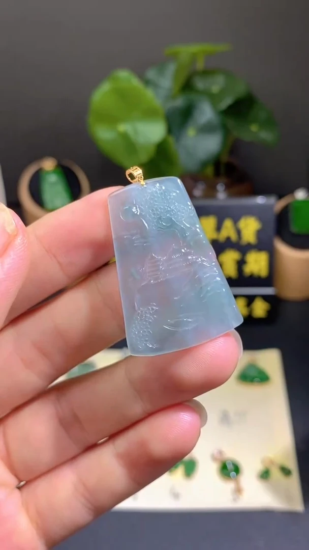 翡翠18K金镶嵌颈饰翡翠A货