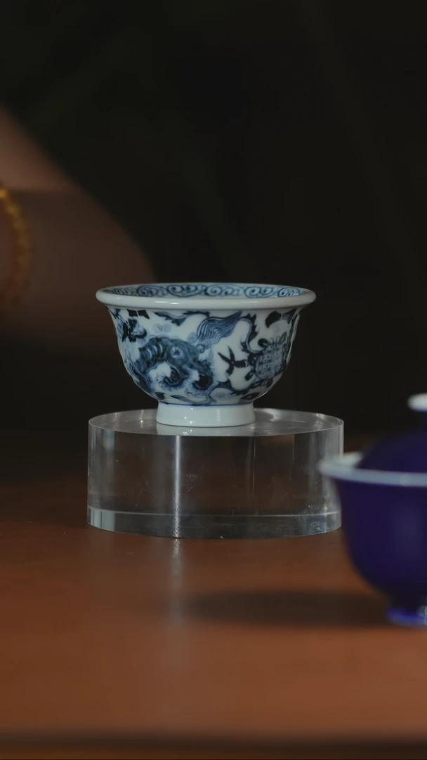 元青花双狮压手杯