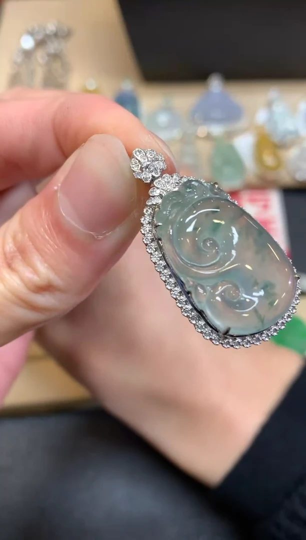 【闪购商品】翡翠颈饰18K金镶嵌如意【无服务费】