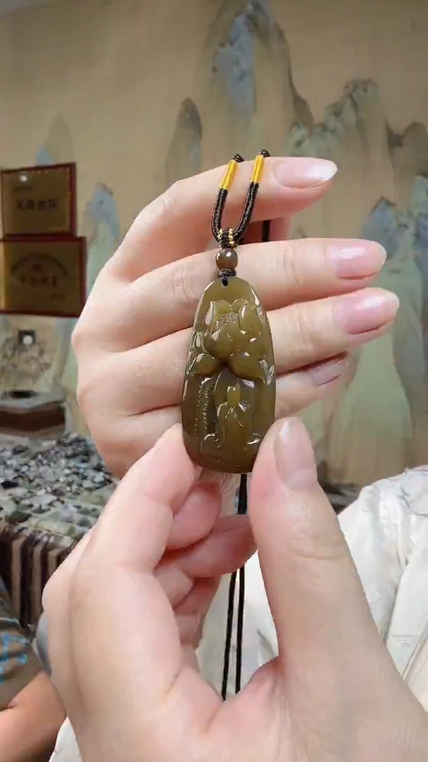 颈饰未镶嵌和田玉.