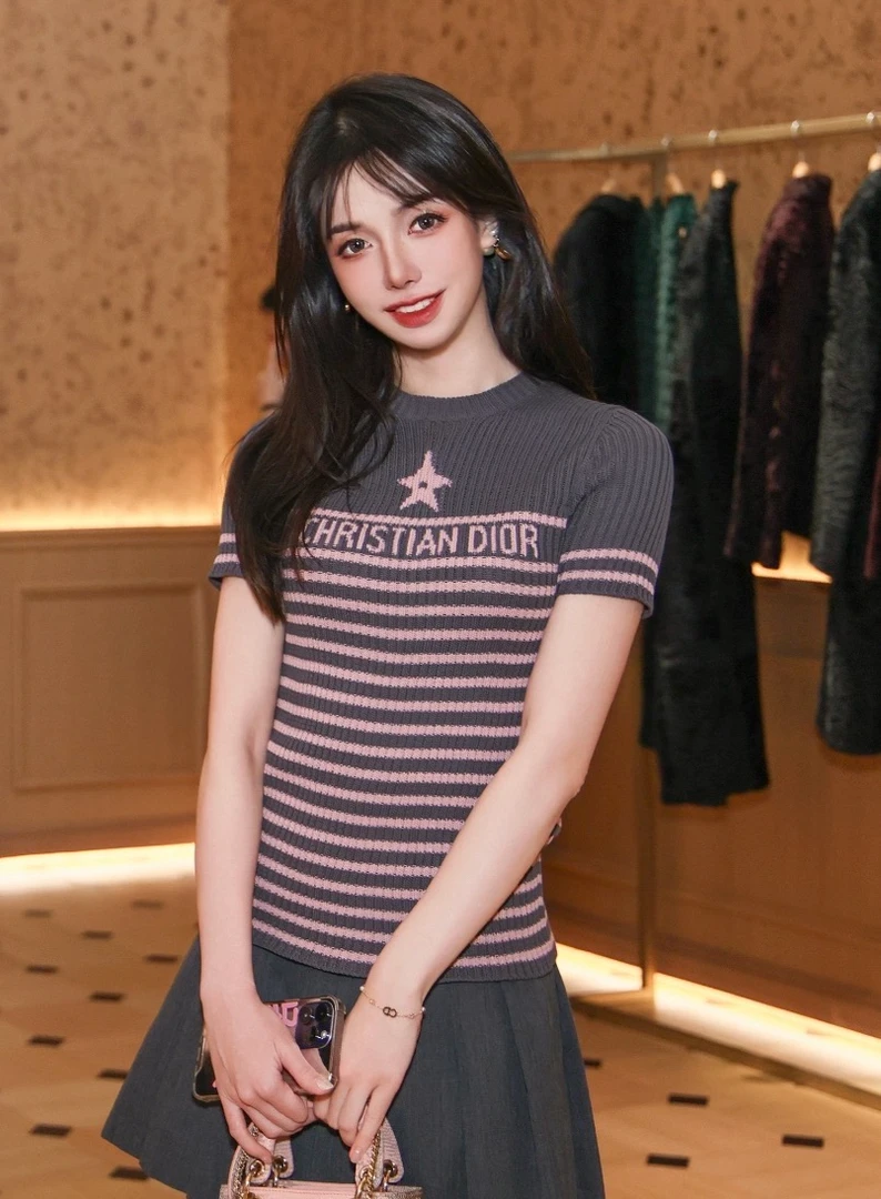 未使用 DIOR/迪奥 J19830 拼色条纹logo字母短袖针织衫 36 XS码