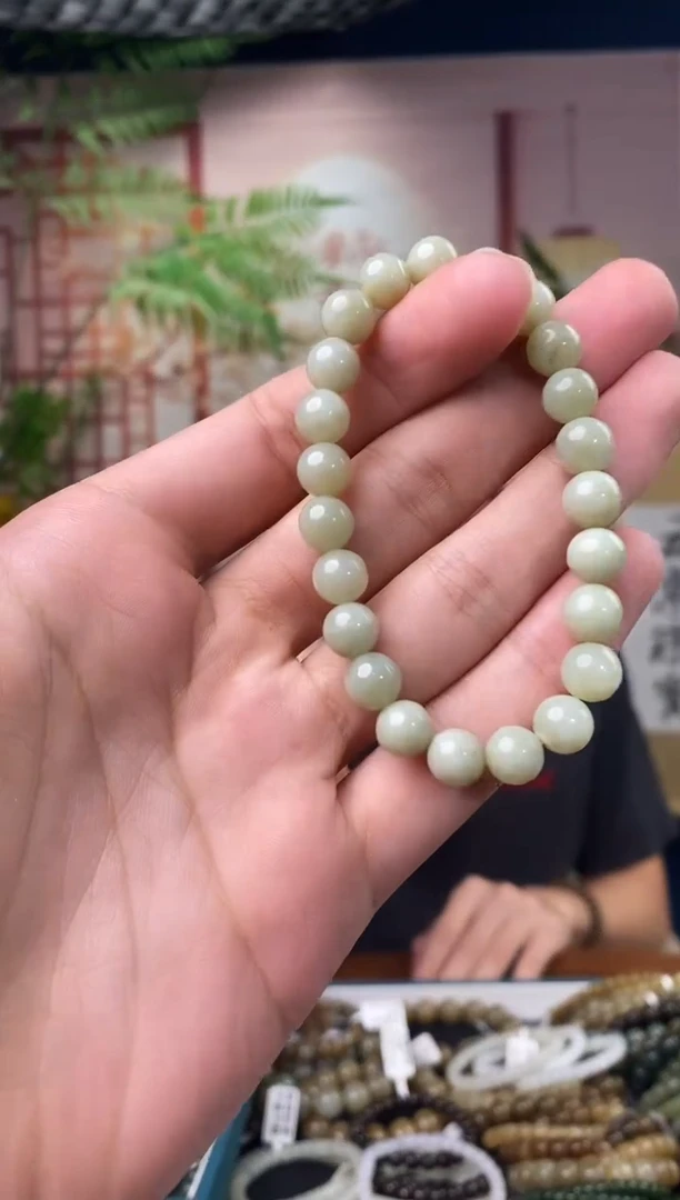 和田玉未镶嵌颈饰一物一拍