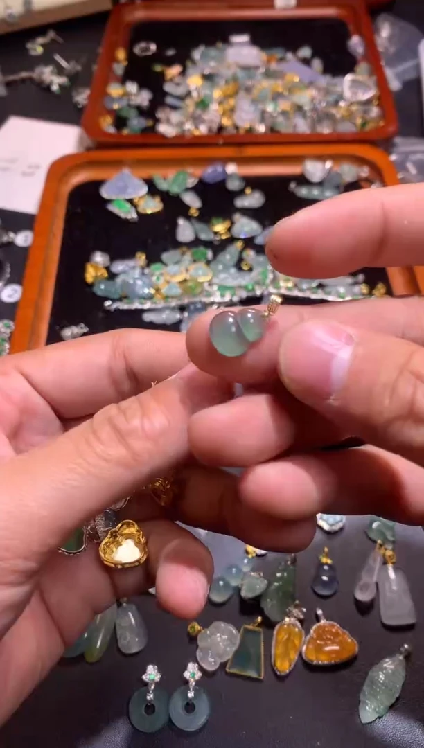 【闪购商品】翡翠吊坠(不含链)18K金镶嵌1