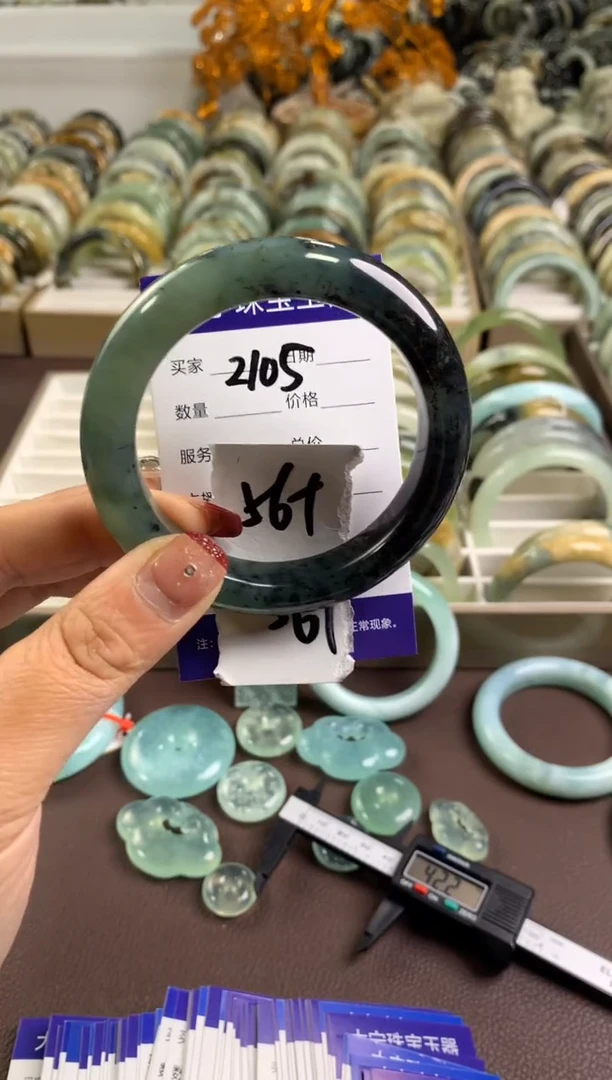 【闪购商品】蛇纹石玉手镯未镶嵌2105