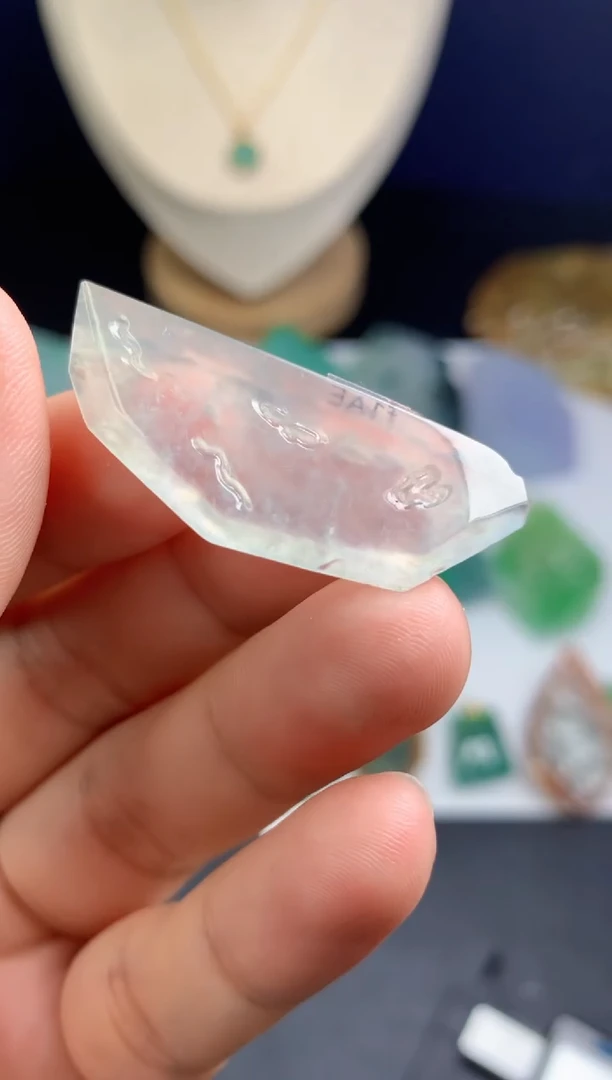 颈饰未镶嵌翡翠