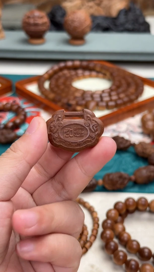 檀香木吊坠如意锁吊坠 印度老山檀香