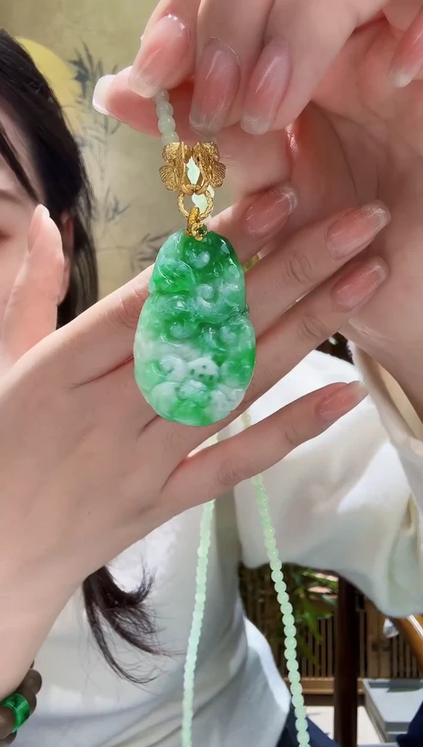 颈饰未镶嵌翡翠吊坠