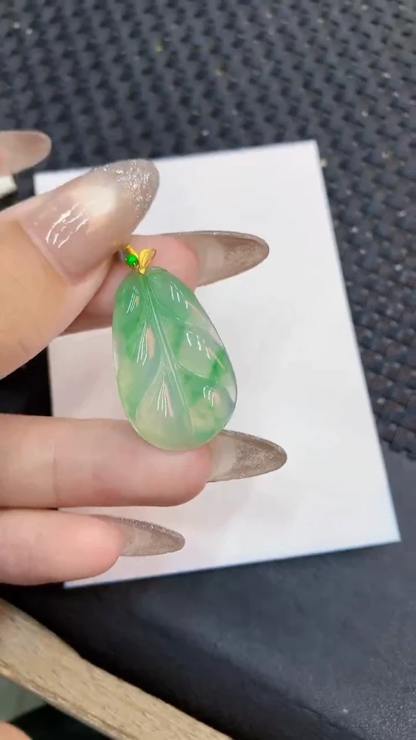 颈饰18K金镶嵌翡翠1