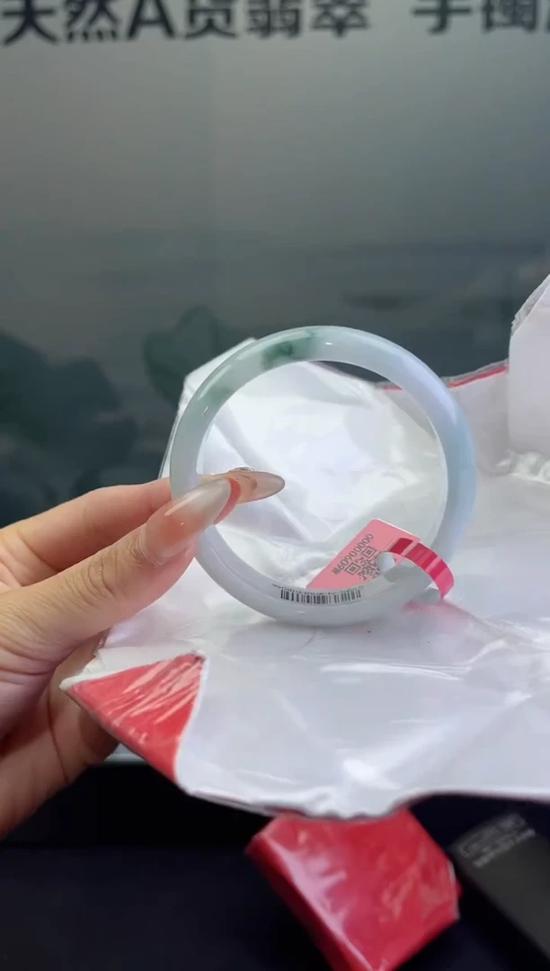 翡翠手镯未镶嵌翡翠手镯