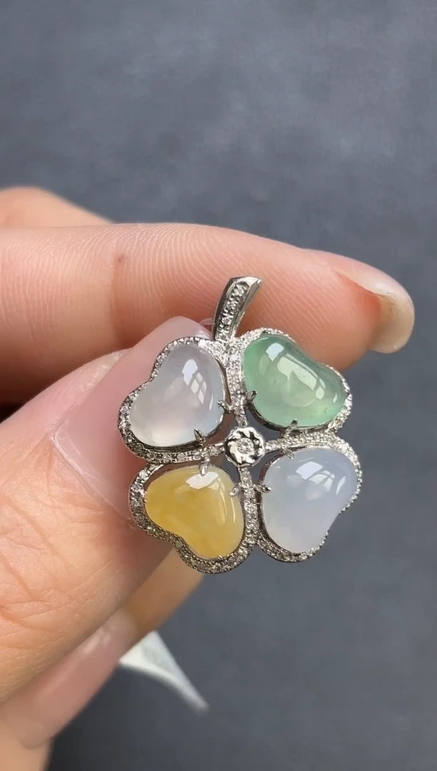 颈饰18K金镶嵌翡翠四叶草吊坠