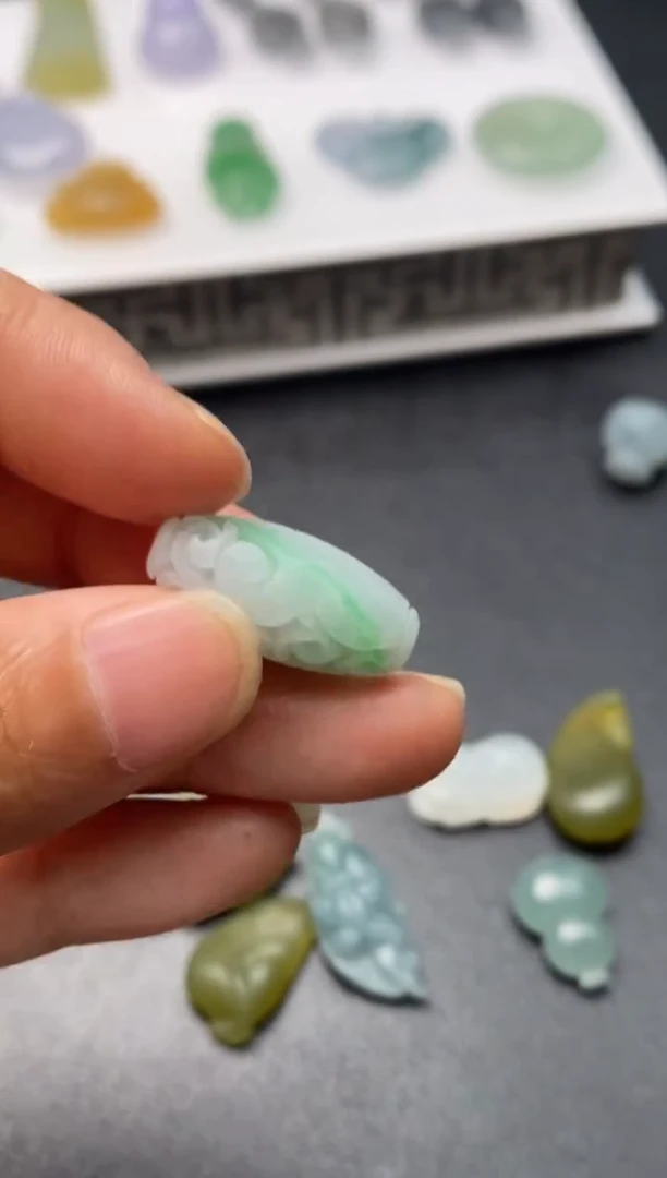 定制翡翠未镶嵌翡翠毛货多样性发其一