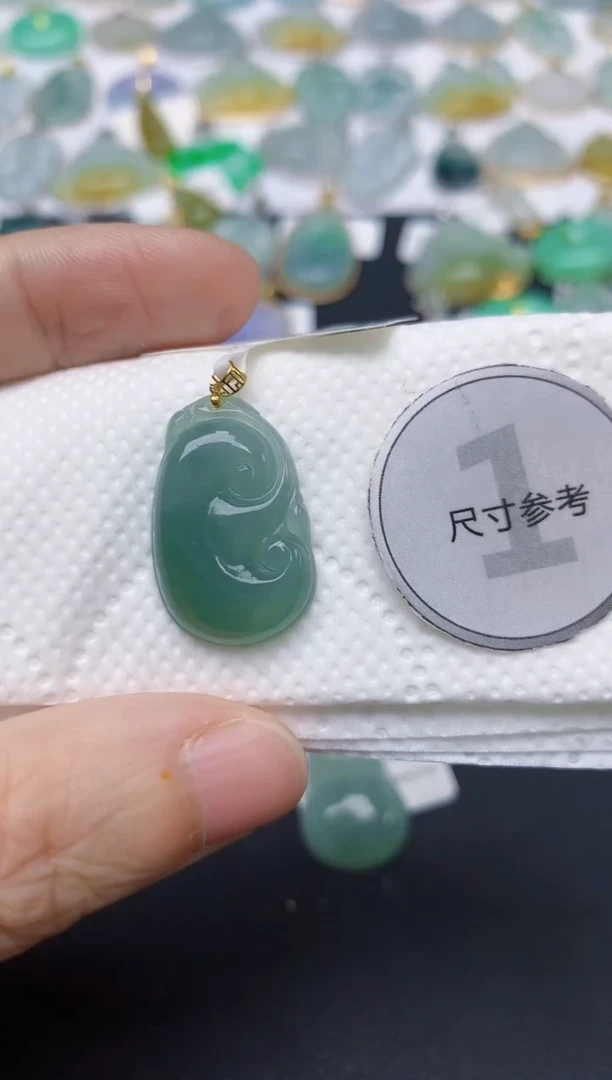 翡翠18K金镶嵌颈饰天然缅甸A货翡翠