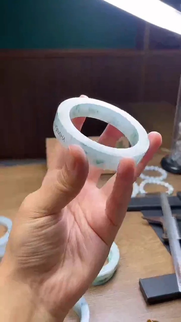 未镶嵌手镯定制翡翠也****待定制
