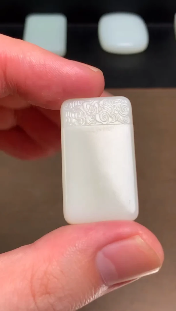 颈饰未镶嵌和田玉3 巧雕