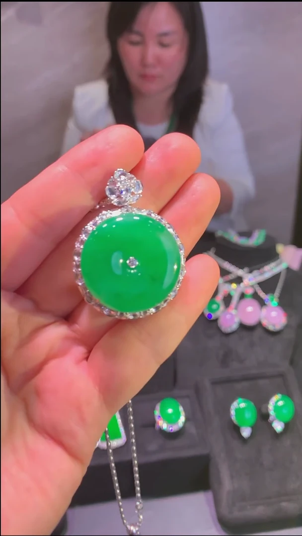 吊坠(不含链)18K金镶嵌翡翠吊坠