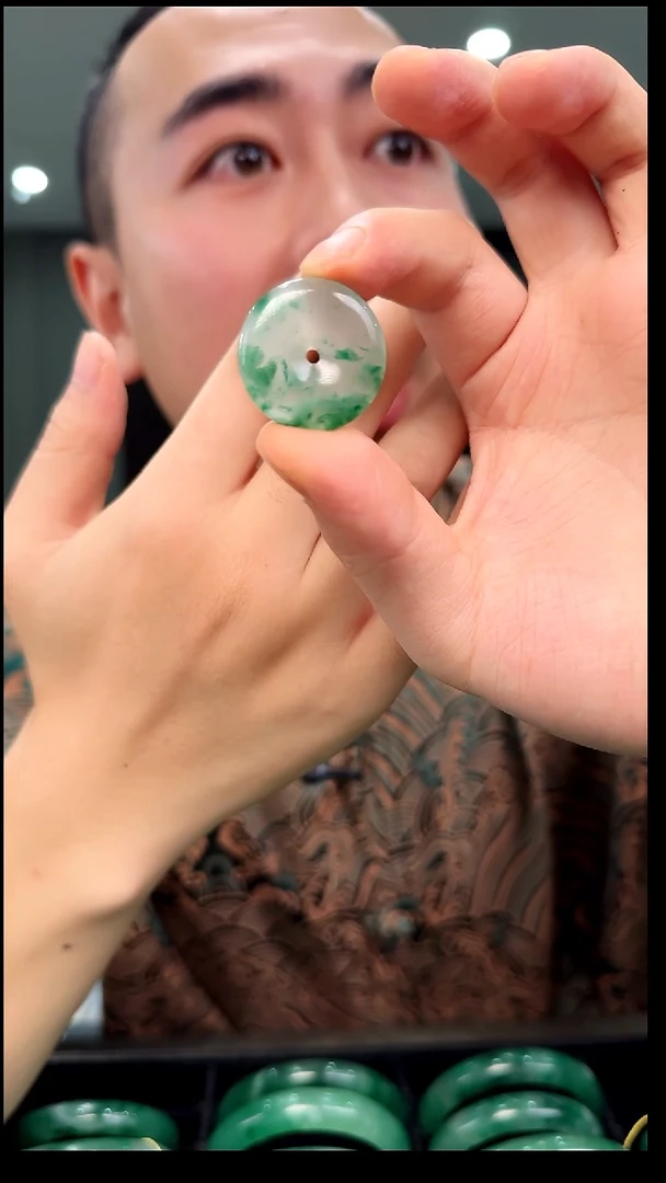 颈饰未镶嵌石英质玉毕业级平安扣吊坠