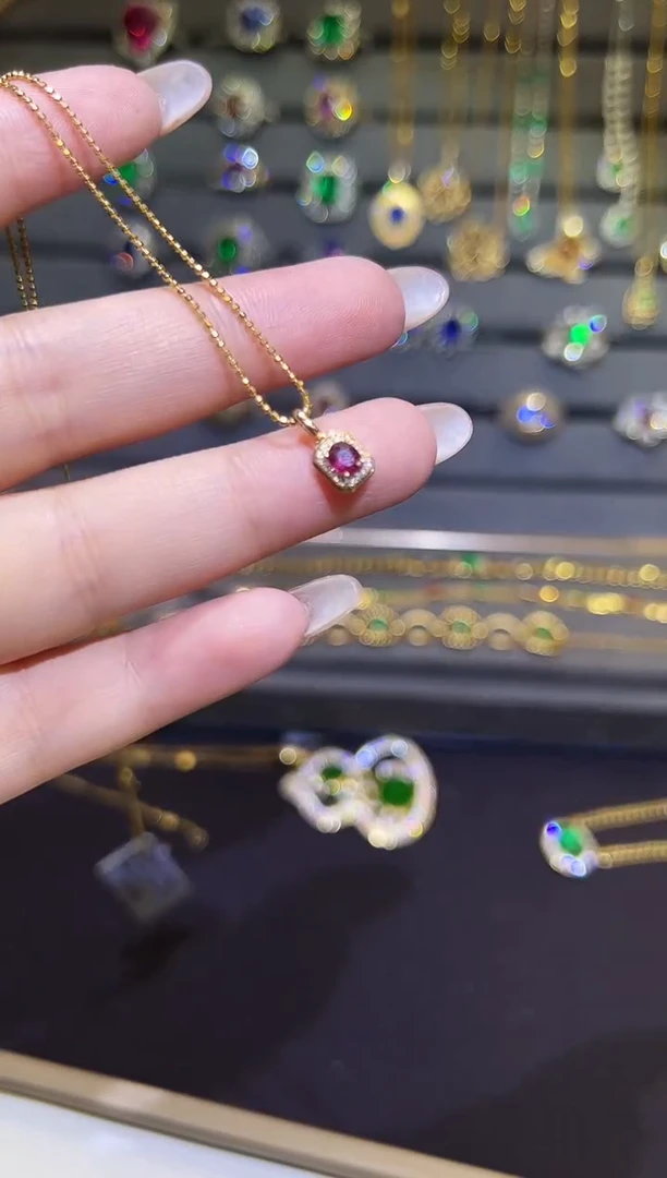 颈饰18K金镶嵌红宝石0.28ct