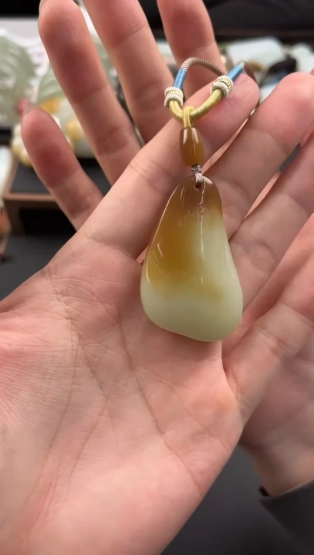 未镶嵌手串和田玉且末金山糖青白吊坠微色差