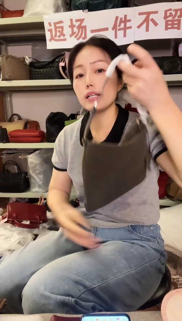 小牛皮（革） 高端订制时尚百搭女士手提 腋下斜跨包包