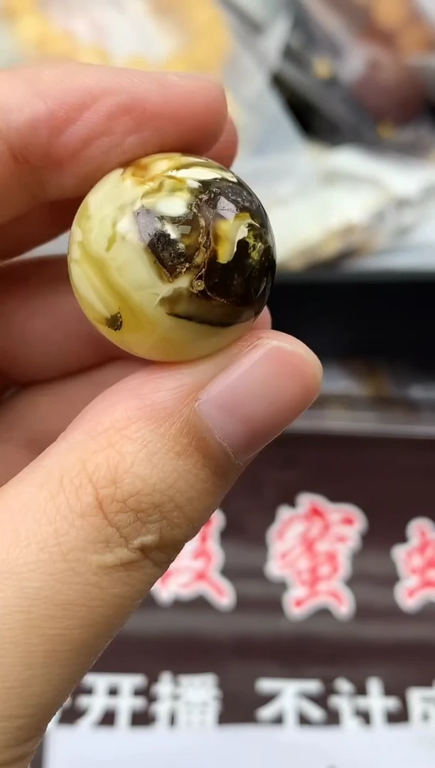 蜜蜡未镶嵌珠宝奇石90