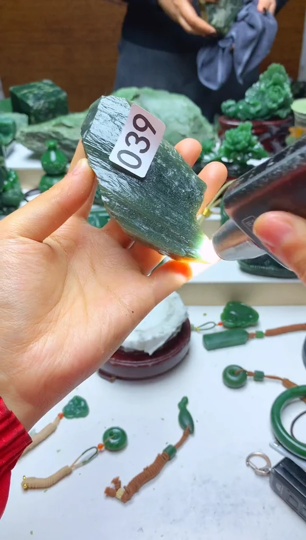 未镶嵌和田玉摆件1