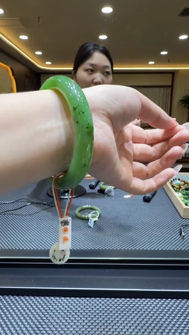 颈饰未镶嵌和田玉手镯60