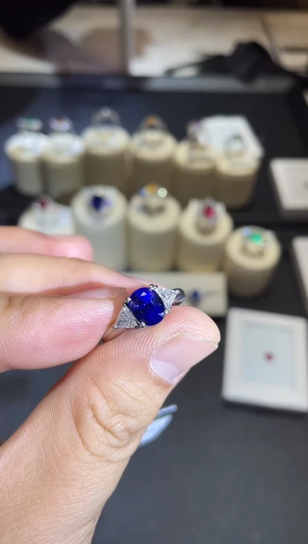 戒指蓝宝石铂Pt900镶嵌2.08ct 皇家蓝