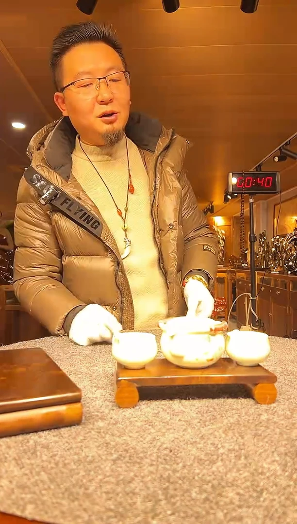 金丝楠木雕款川*哥金丝楠木摆件