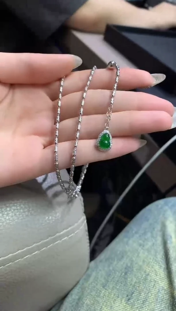 翡翠未镶嵌吊坠(赠链)1多样性随机发货1件