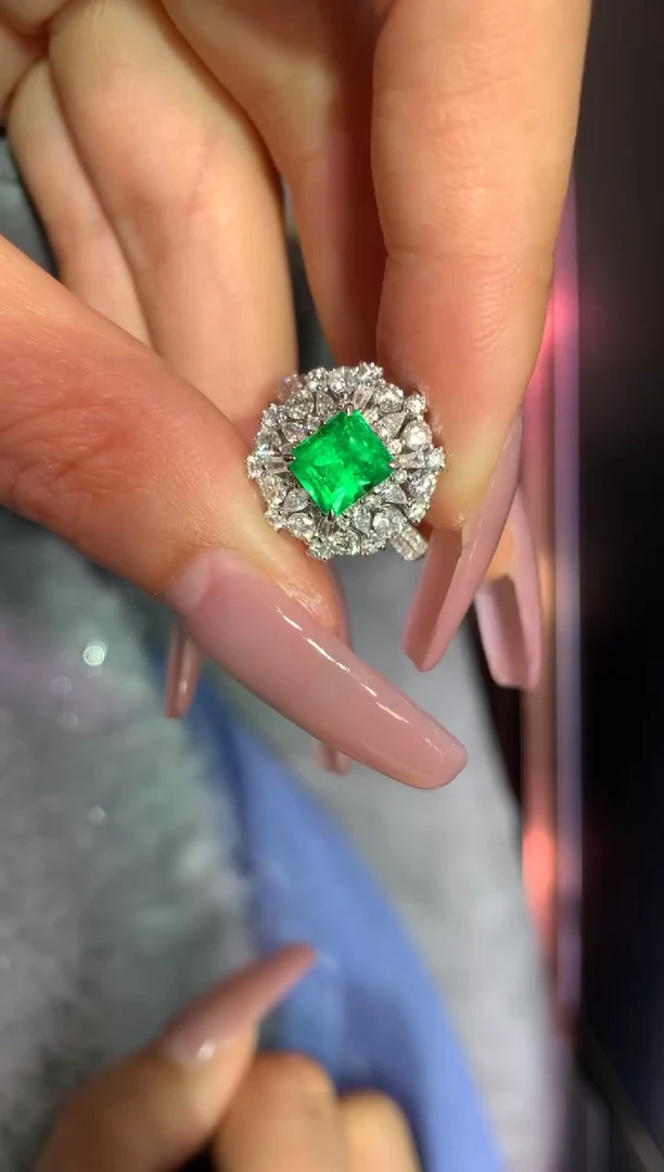 18K金镶嵌戒指祖母绿1.48ct哥伦比亚