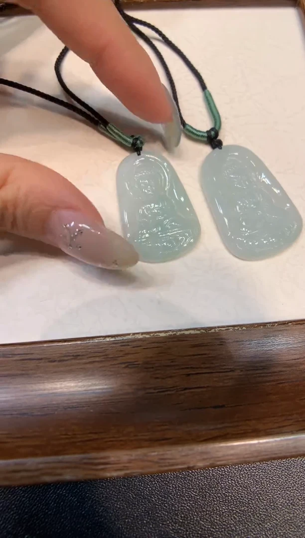 颈饰未镶嵌翡翠（狗、猪）阿弥 多样性发一件