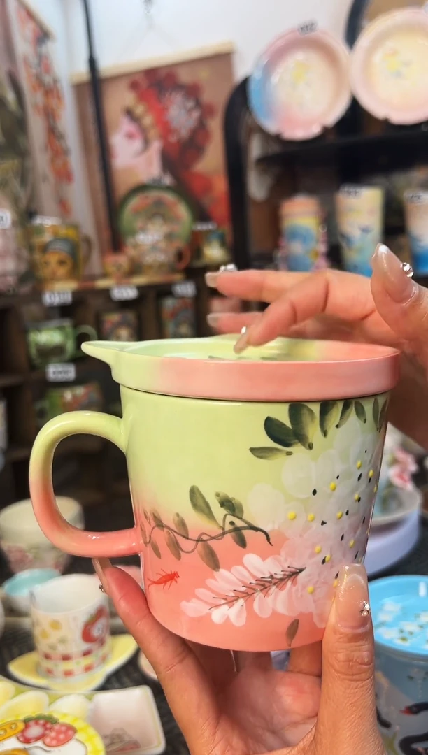 景德镇设计款手绘杯杯