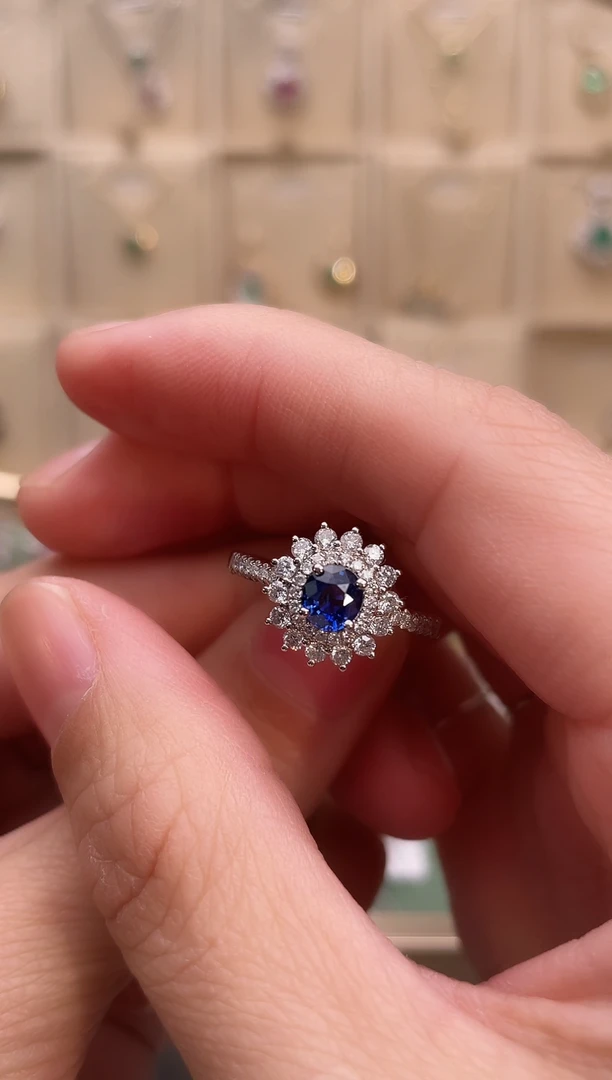 【闪购商品】蓝宝石戒指铂Pt950镶嵌主石：0.59ct