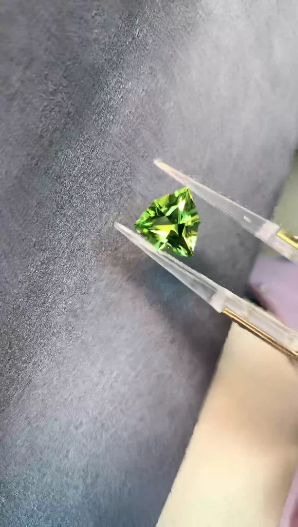 【闪购商品】碧玺耳饰未镶嵌4.87克拉