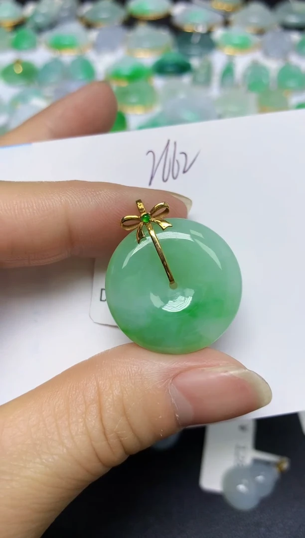 翡翠18K金镶嵌颈饰 天然翡翠A货