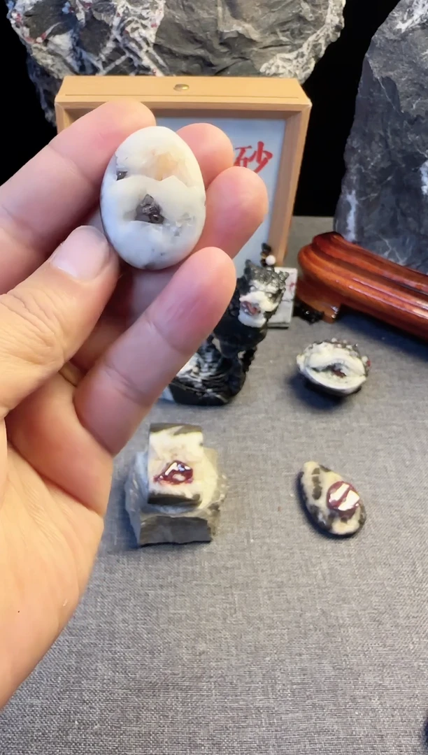 天然辰砂朱砂晶体原石聚宝盆状吊坠挂件