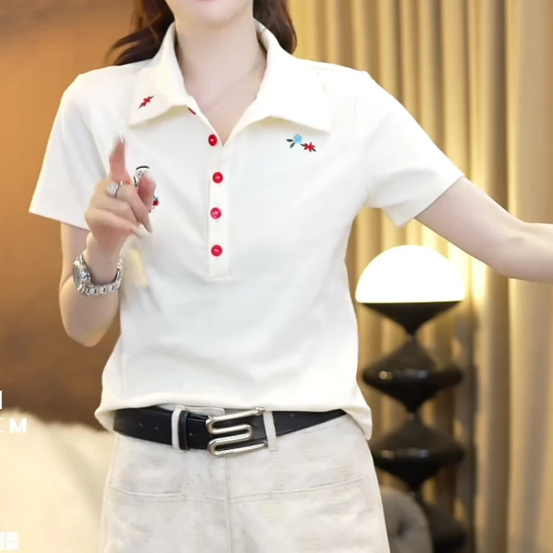 25新款时尚百搭气质显瘦polo领刺绣单排扣短袖T恤女上衣LK2503018