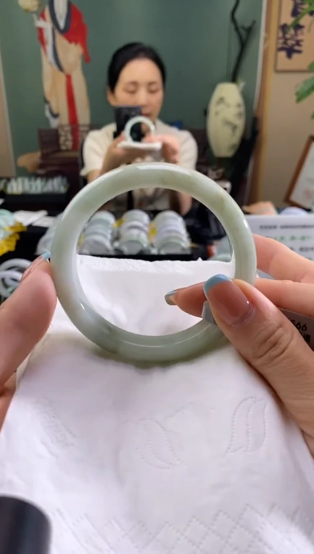 翡翠手镯未镶嵌5657圈口t