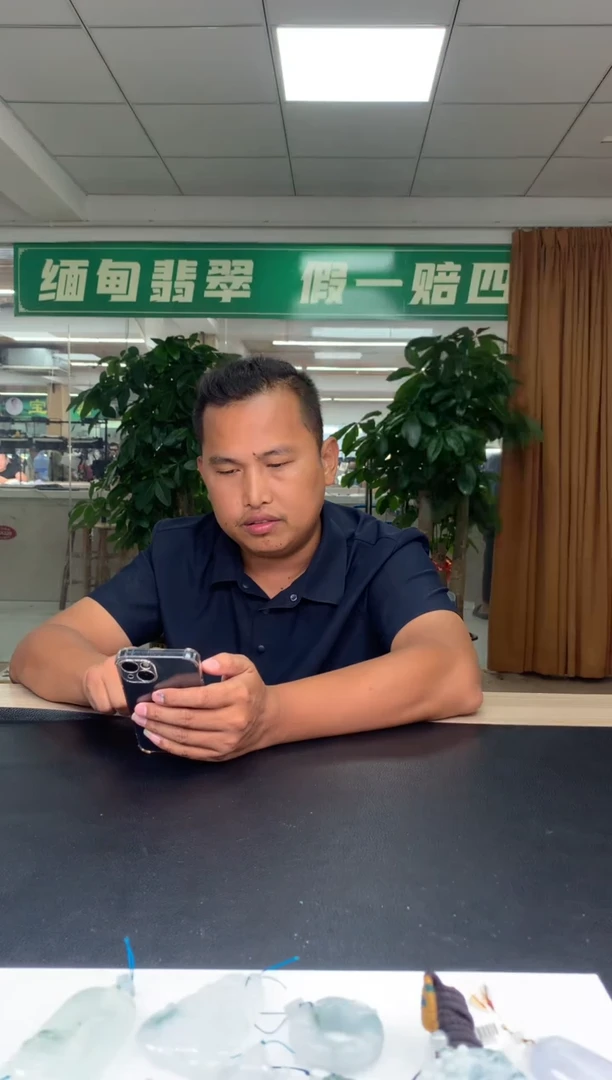 未镶嵌定制翡翠真****?          *72656