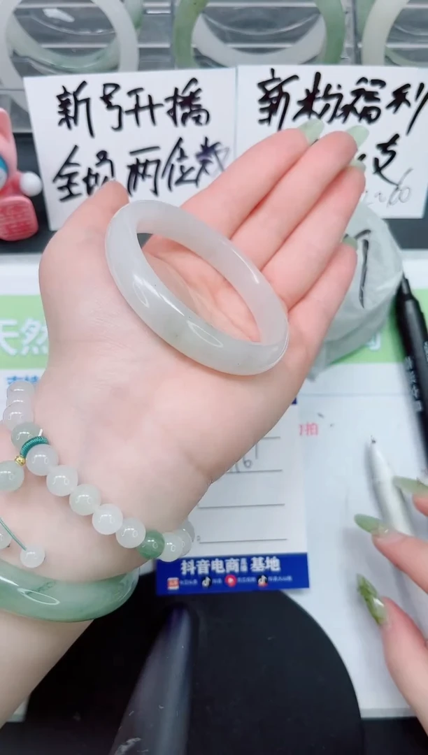 【闪购商品】石英质玉手镯合金a241