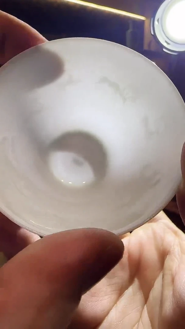 九色鹿蛋壳薄胎杯。