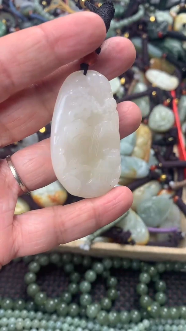 【闪购商品】和田玉颈饰未镶嵌多样性发货没有证书拍一发一有瑕