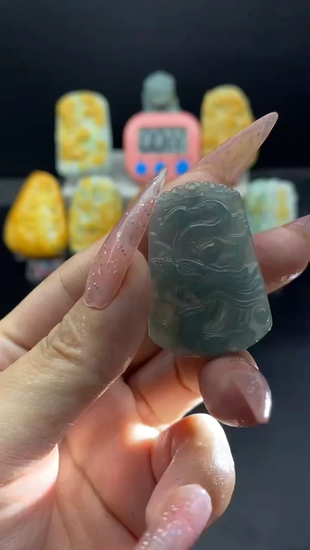 翡翠未镶嵌颈饰多样性