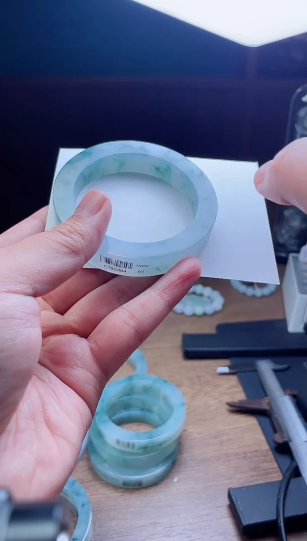 未镶嵌手镯定制翡翠小***晴定制