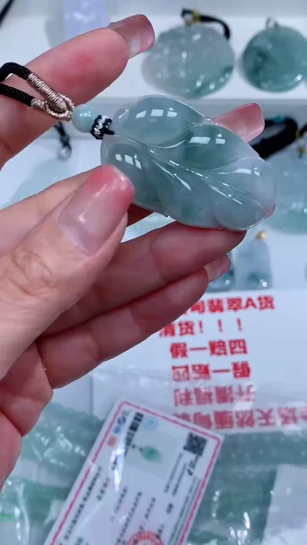 翡翠未镶嵌颈饰吊坠
