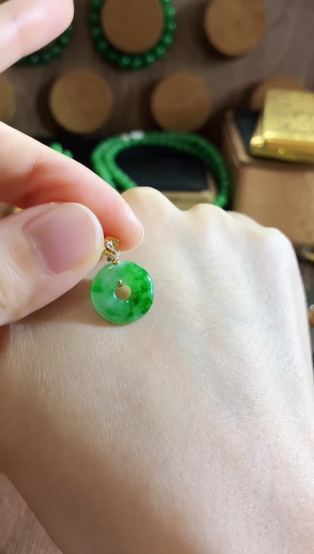 翡翠18K金镶嵌吊坠(不含链)吴*吊坠